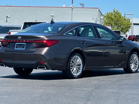 Used 2020 Toyota Avalon Limited w/ Advanced Safety Package FWD image 2
