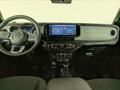 Used 2025 Jeep Wrangler Unlimited Sahara AWD/4WD image 24