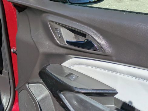 Used 2025 Chevrolet Trax LT w/ LT Convenience Package image 34