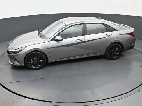 Certified 2023 Hyundai Elantra SEL image 35