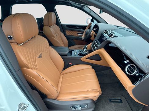 Used 2022 Bentley Bentayga image 19