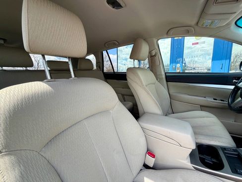 Used 2011 Subaru Outback 2.5i Premium AWD/4WD image 40