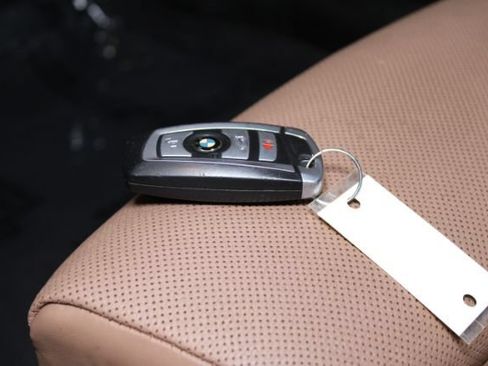 Used 2015 BMW 750Li xDrive AWD/4WD image 18
