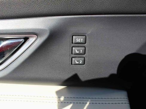 Used 2019 Subaru Ascent Limited image 13