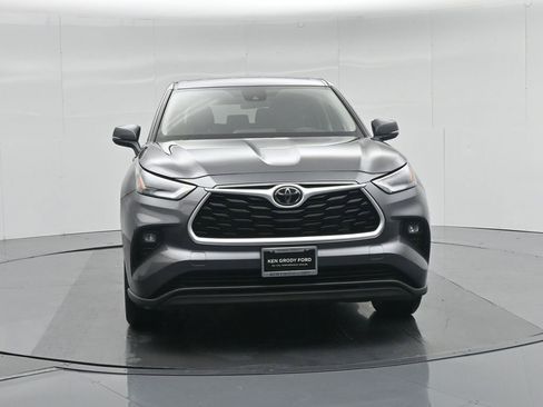 Used 2024 Toyota Highlander LE image 31