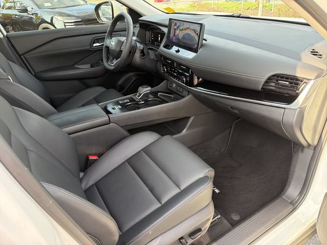 Certified 2025 Nissan Rogue SL w/ Tech Package FWD image 15