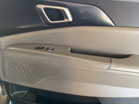 Used 2025 Kia Carnival image 27