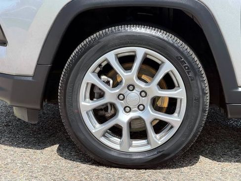 Certified 2024 Jeep Compass Latitude AWD/4WD image 9