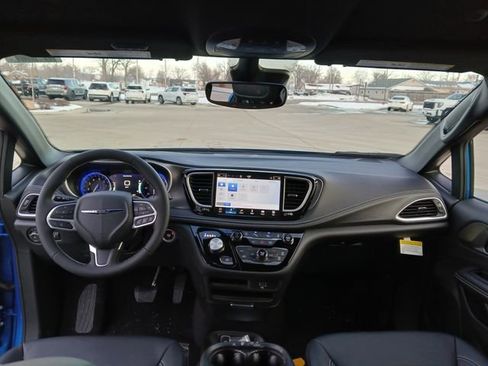 New 2026 Chrysler Pacifica Select FWD image 27
