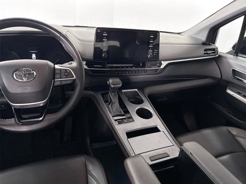 Certified 2022 Toyota Sienna XSE image 34