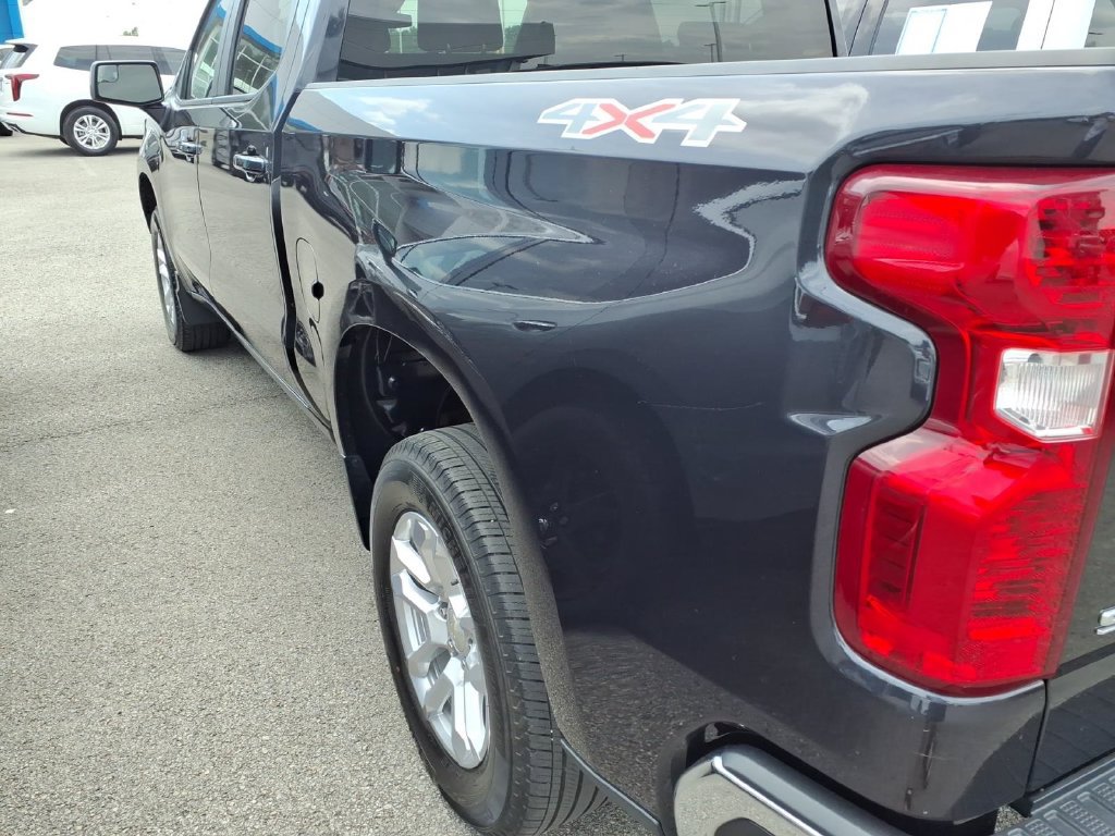 Used 2023 Chevrolet Silverado 1500 LT AWD/4WD image 18