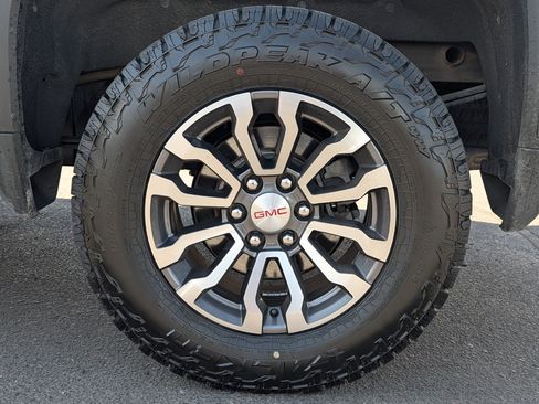 Used 2022 GMC Sierra 1500 AT4 w/ Technology Package AWD/4WD image 15