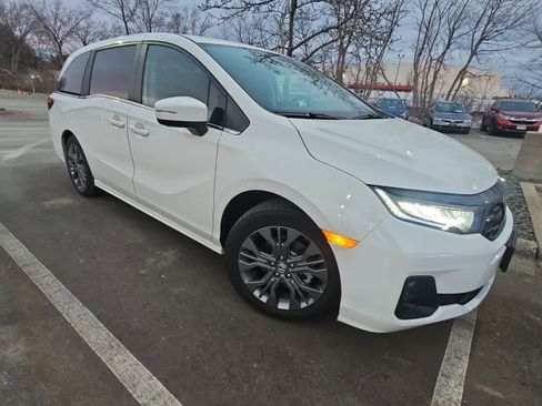 Used 2026 Honda Odyssey Touring image 2