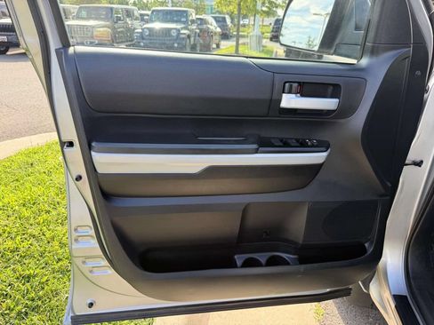 Used 2020 Toyota Tundra SR5 w/ SR5 Upgrade Package AWD/4WD image 32