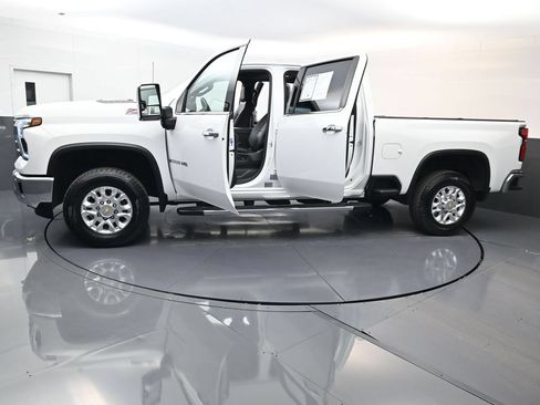 Used 2024 Chevrolet Silverado 2500 LTZ w/ LTZ Convenience Package AWD/4WD image 32
