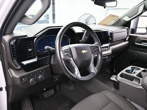 Used 2024 Chevrolet Silverado 2500 LT w/ Convenience Package image 10