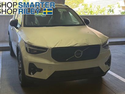 New 2025 Volvo XC40 B5 Plus w/ Climate Package