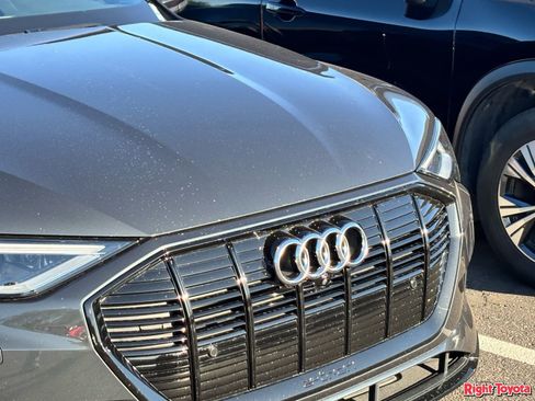 Used 2022 Audi e-tron Premium Plus AWD/4WD image 7