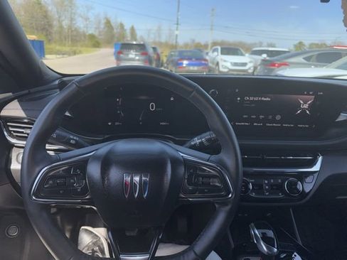 Used 2025 Buick Envista Sport Touring w/ Convenience I Package image 6