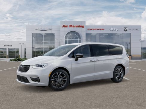 New 2026 Chrysler Pacifica Select image 2