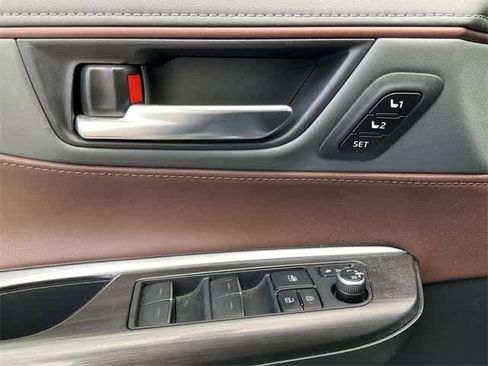 Used 2021 Toyota Venza XLE w/ Softex Package image 14