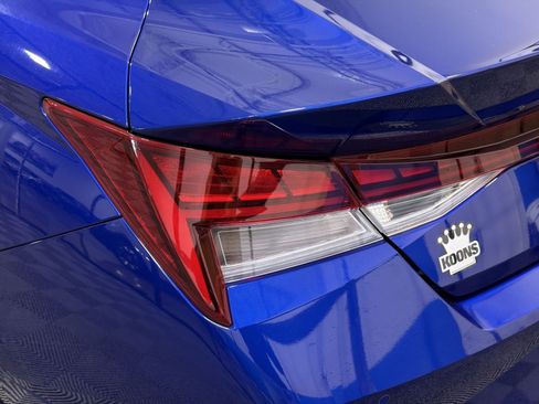 Used 2023 Hyundai Elantra Limited FWD image 17