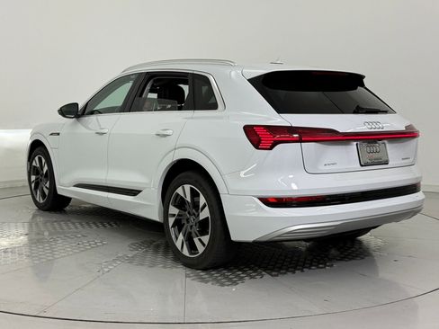 Used 2022 Audi e-tron Premium image 3