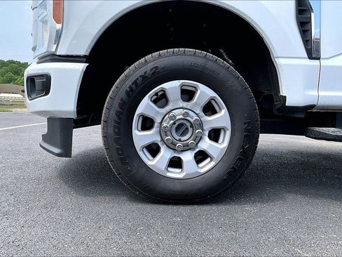 Used 2024 Ford F250 XLT AWD/4WD image 2