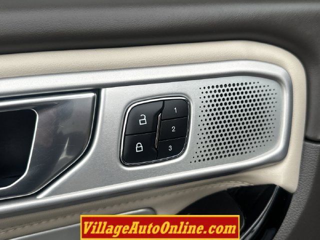 Used 2021 Ford Explorer Platinum w/ Equipment Group 601A AWD/4WD image 16