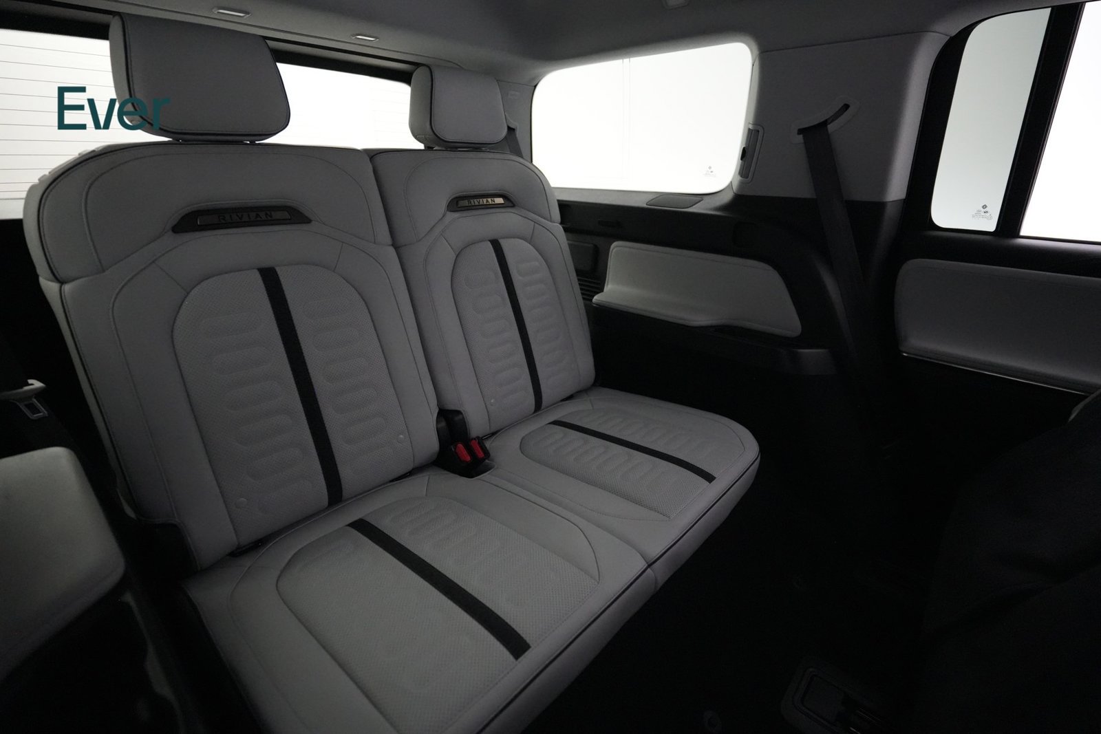 Used 2025 Rivian R1S Adventure Dual AWD/4WD image 26