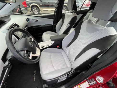 Used 2016 Toyota Prius Three Touring image 15
