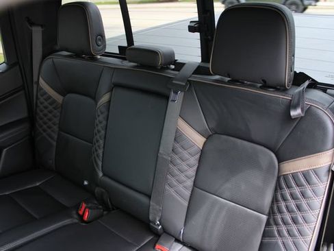 Used 2025 GMC Canyon Denali AWD/4WD image 18
