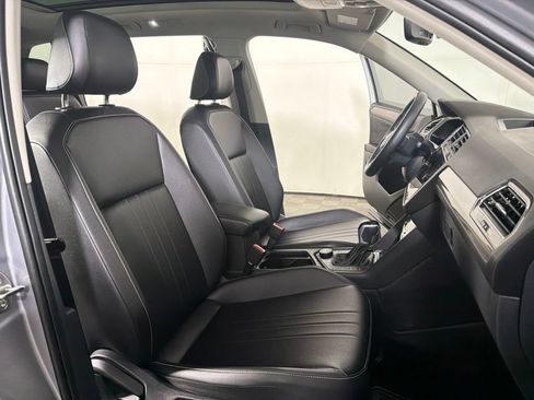 Used 2024 Volkswagen Tiguan SE w/ Panoramic Sunroof Package AWD/4WD image 23