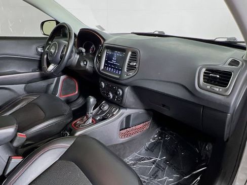 Used 2019 Jeep Compass Trailhawk AWD/4WD image 36