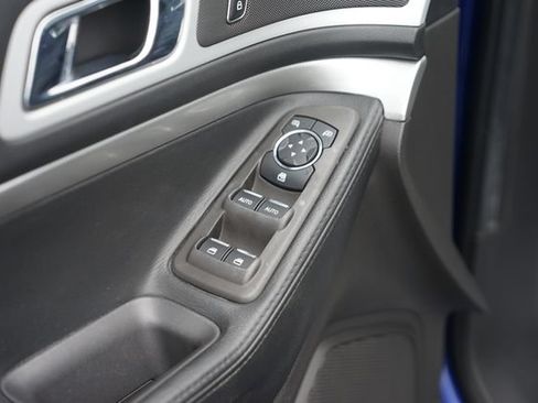 Used 2014 Ford Explorer XLT w/ Equipment Group 201A FWD image 32