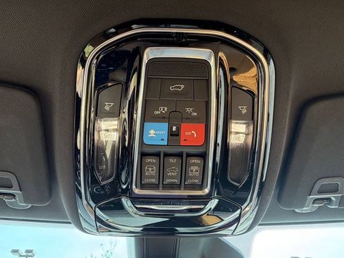 Used 2023 Jeep Grand Cherokee Summit w/ Luxury Tech Group V AWD/4WD image 33