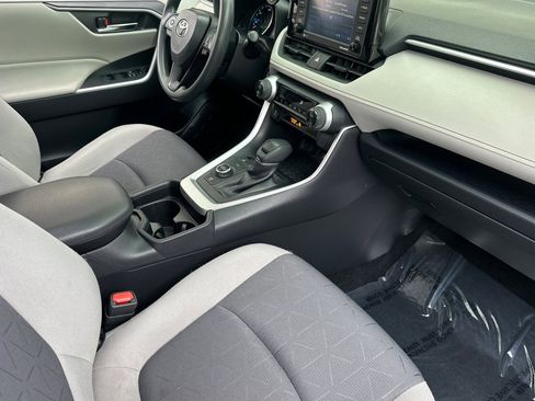 Used 2021 Toyota RAV4 XLE w/ Convenience Package image 31