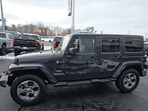Used 2017 Jeep Wrangler Unlimited Sahara w/ Dual Top Group image 5