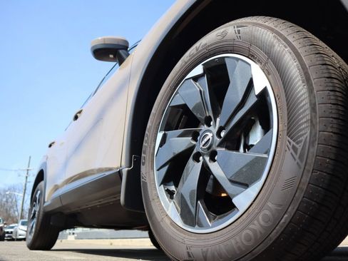 Certified 2025 Nissan Rogue SV AWD/4WD image 10