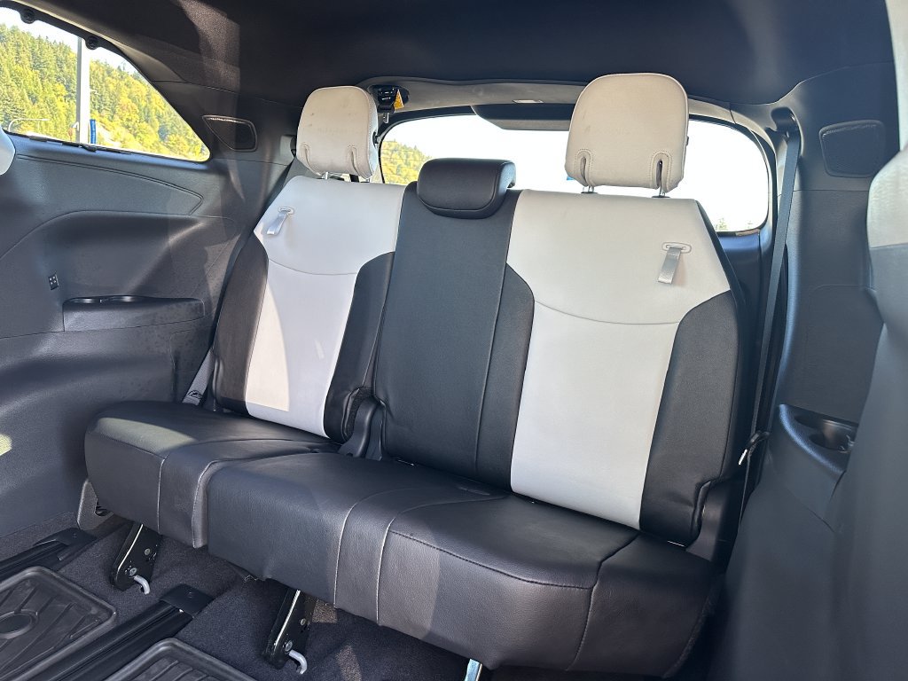 Used 2026 Toyota Sienna XSE AWD/4WD image 15