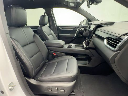 Used 2025 GMC Acadia Elevation w/ Elevation Premium Package image 28