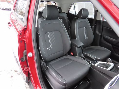 Used 2025 Hyundai Venue Limited image 16