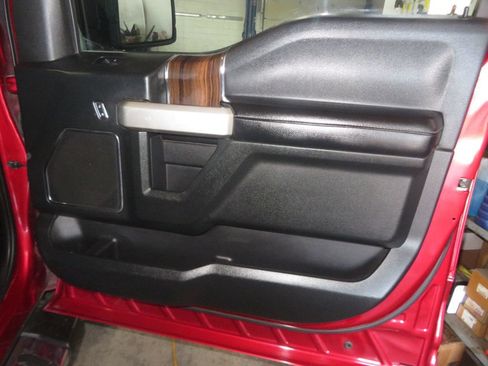 Used 2016 Ford F150 Lariat w/ Equipment Group 502A Luxury AWD/4WD image 32