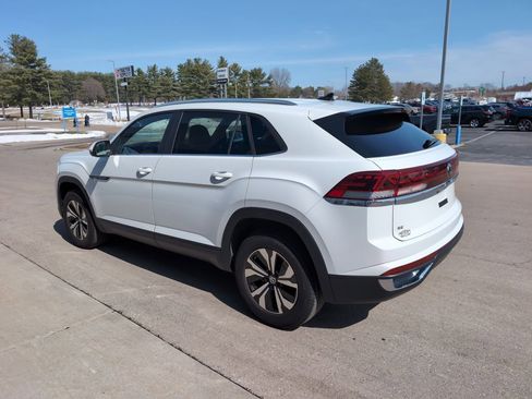 Used 2025 Volkswagen Atlas Cross Sport SE image 6