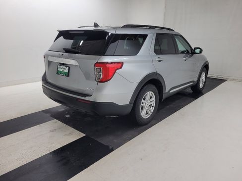 Used 2022 Ford Explorer XLT image 9