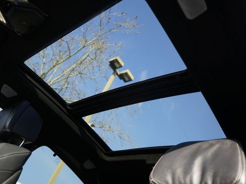 Used 2023 BMW X6 M50i w/ Executive Package image 27