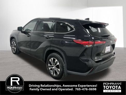 Used 2022 Toyota Highlander XLE AWD/4WD image 4