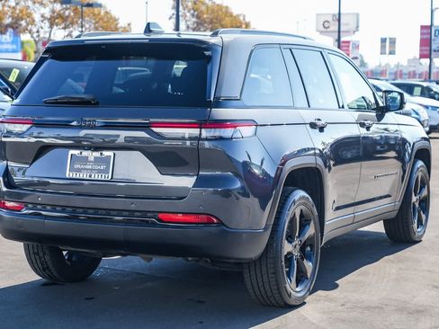 Used 2022 Jeep Grand Cherokee Altitude image 4