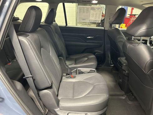Used 2024 Toyota Grand Highlander AWD image 11