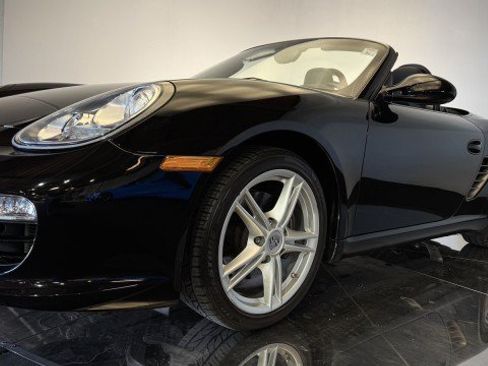 Used 2011 Porsche Boxster RWD image 18